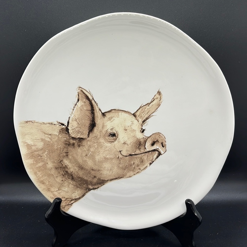 Love Pigs?! Adorable Farm Animal Plates for Decor - Pigs Only